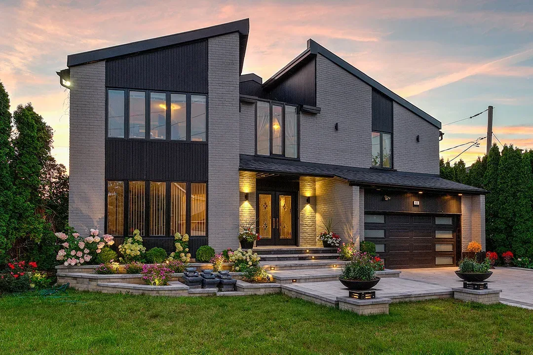 Twilight photo of a contemporary house