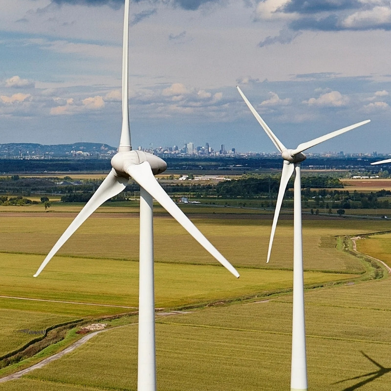 Photo des éoliennes à Saint-Philippe. Vendre ou acheter une propriété avec l'équipe Annie Payant & Jasmin Morin